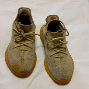 Yeezy sneakers just need cleaning and needs pads for both sneakers